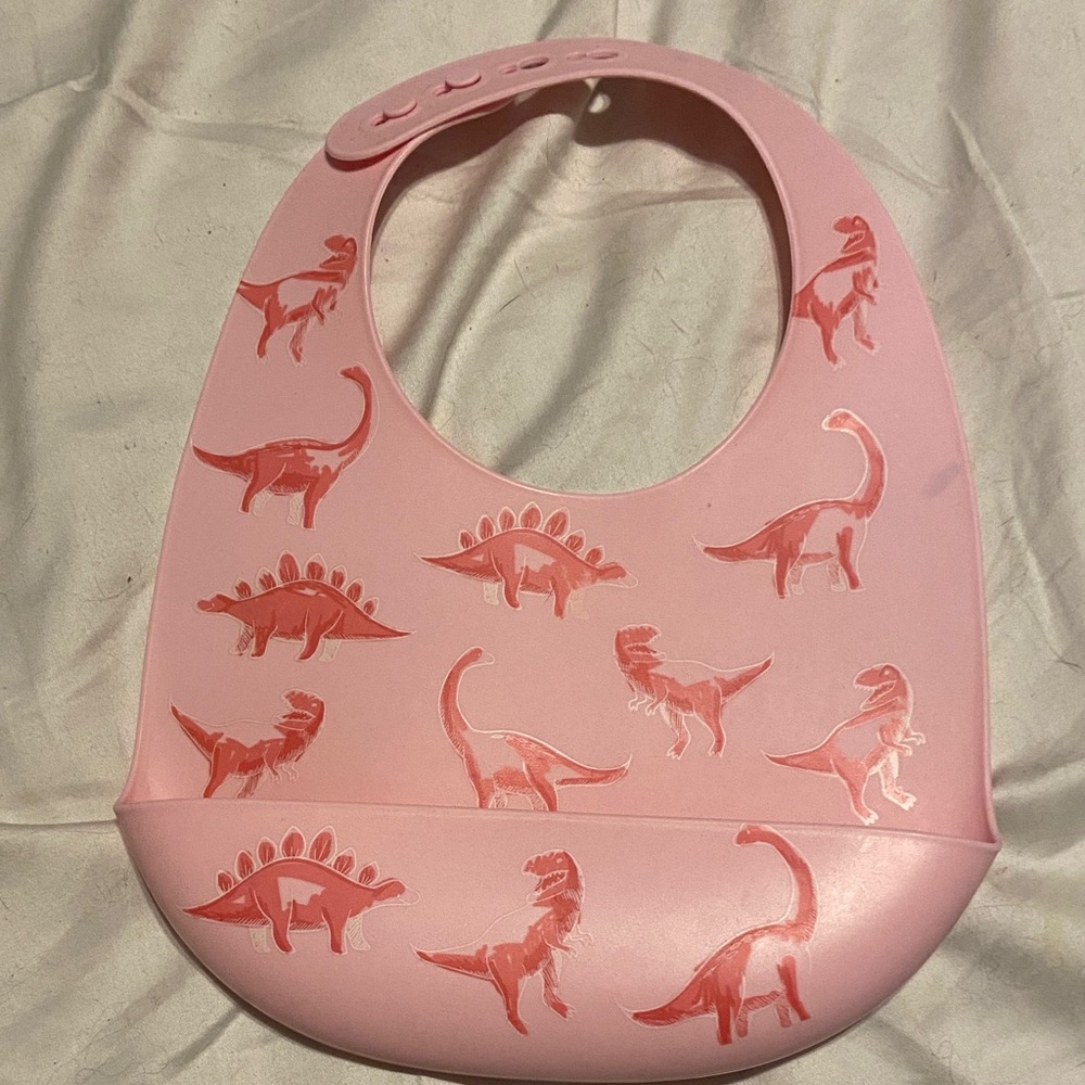 🧡 baby’s Nuby dinosaur print silicone bib
